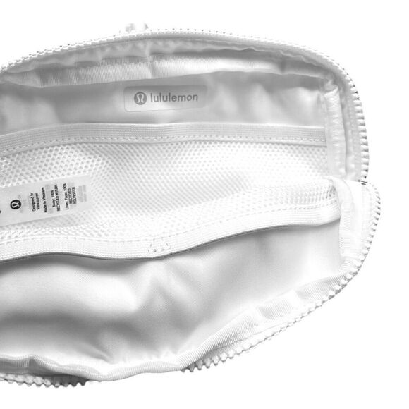 LULULEMON Bright White Everywhere Belt Bag NWT | Perfect Bride-to-Be Accessory - Picture 4 of 13